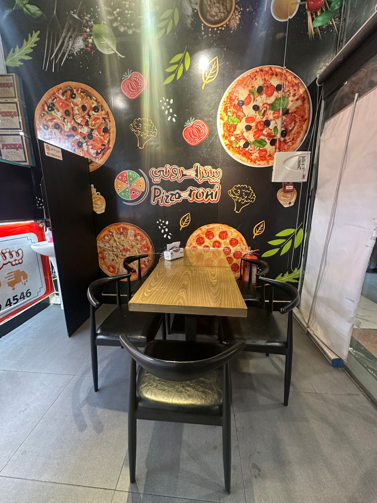 Pizzaroni Interior